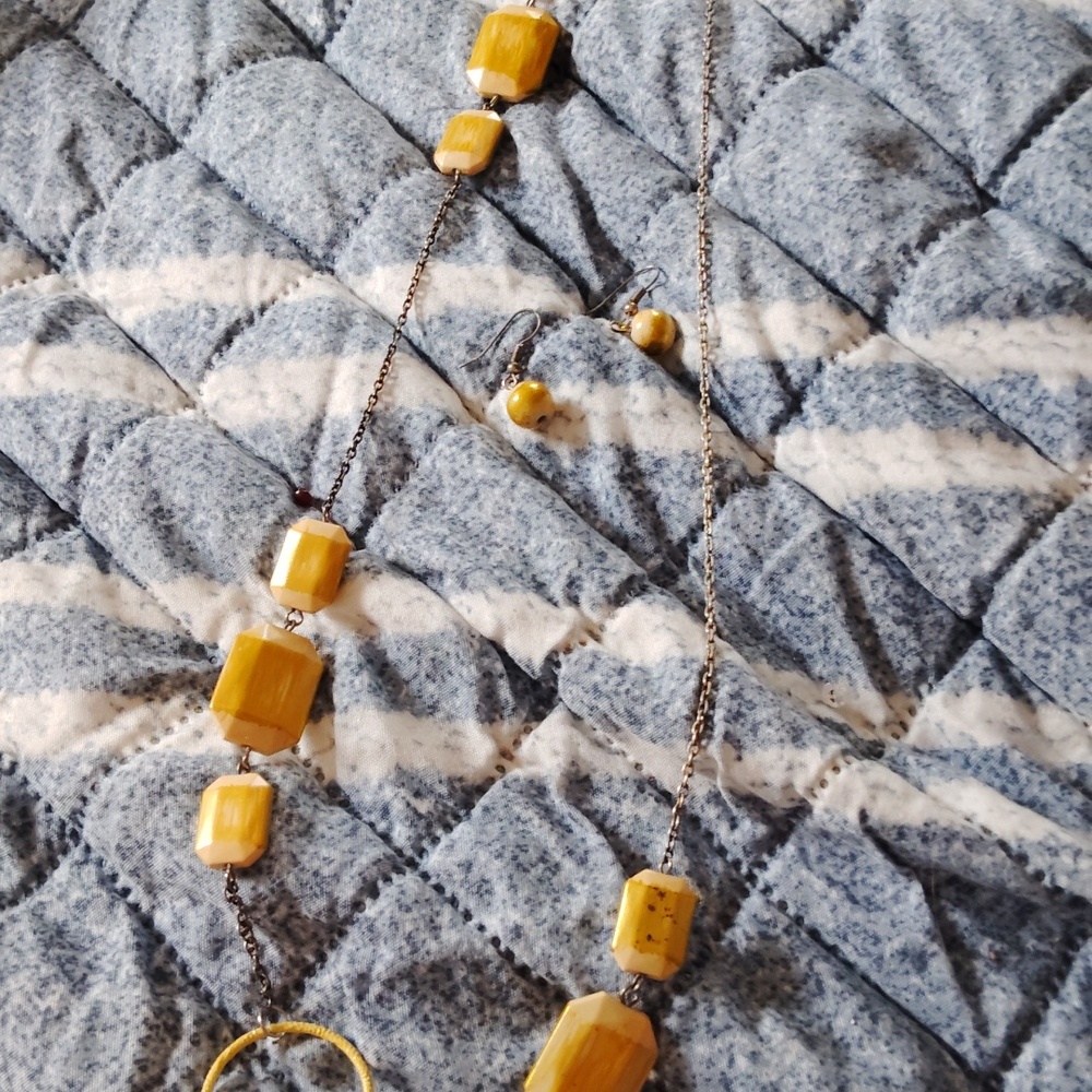 Necklace earrings set
